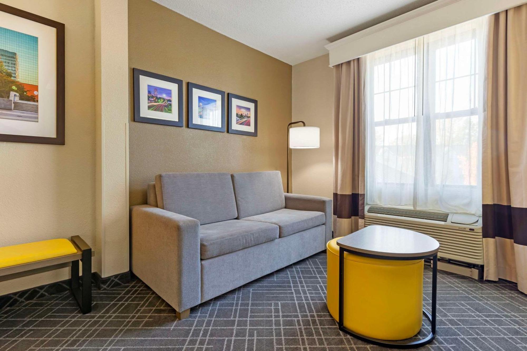 ווינסטון-סאלם Comfort Suites Hanes Mall מראה חיצוני תמונה
