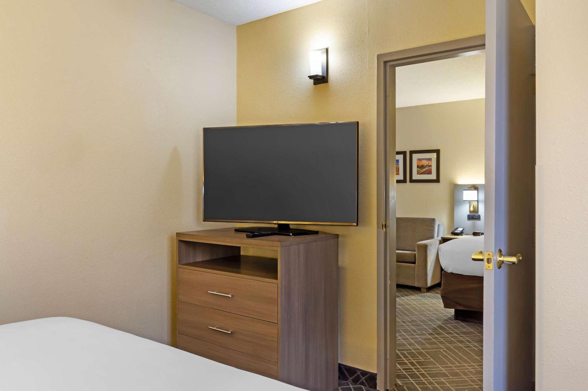 ווינסטון-סאלם Comfort Suites Hanes Mall מראה חיצוני תמונה