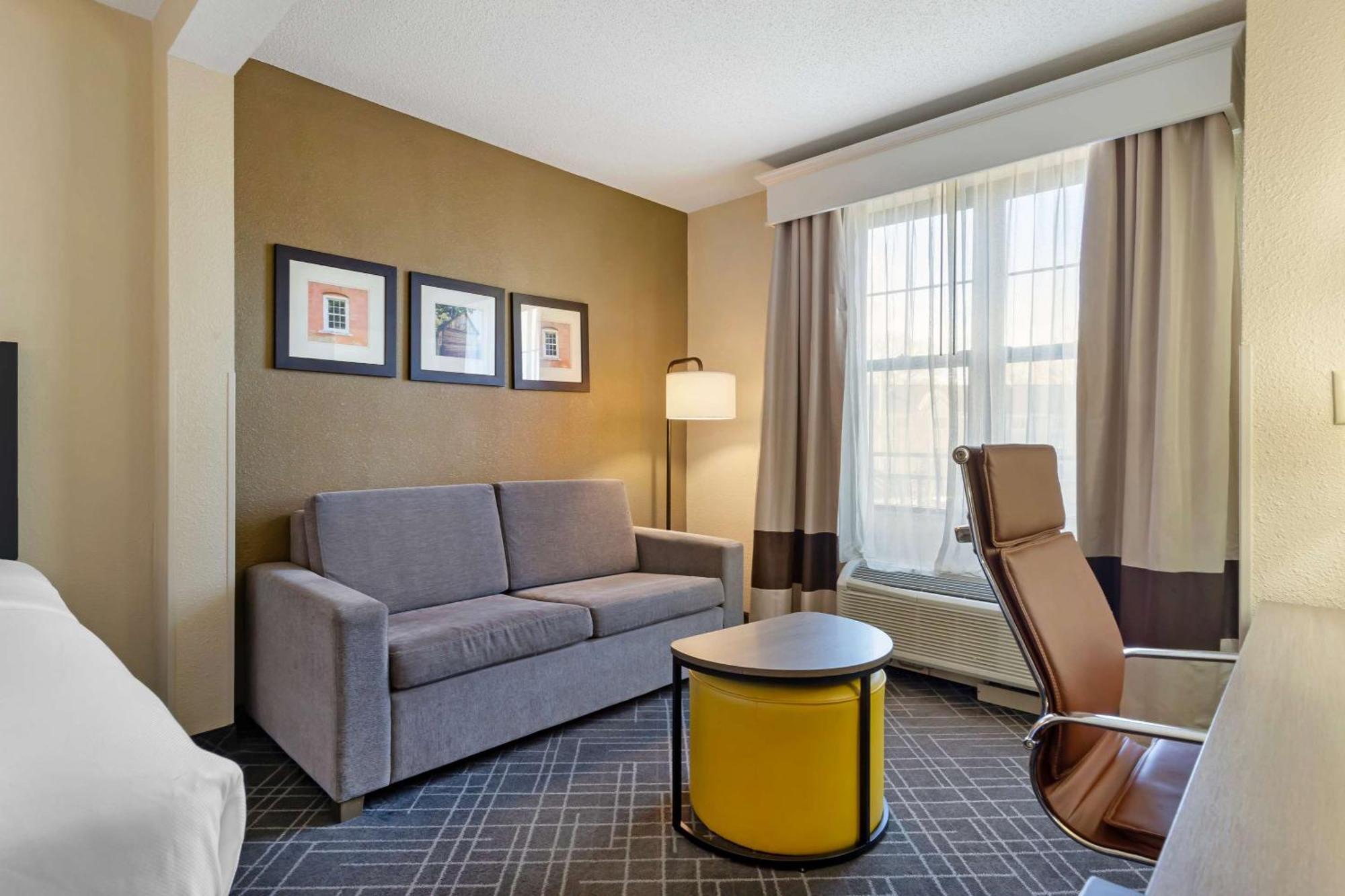 ווינסטון-סאלם Comfort Suites Hanes Mall מראה חיצוני תמונה