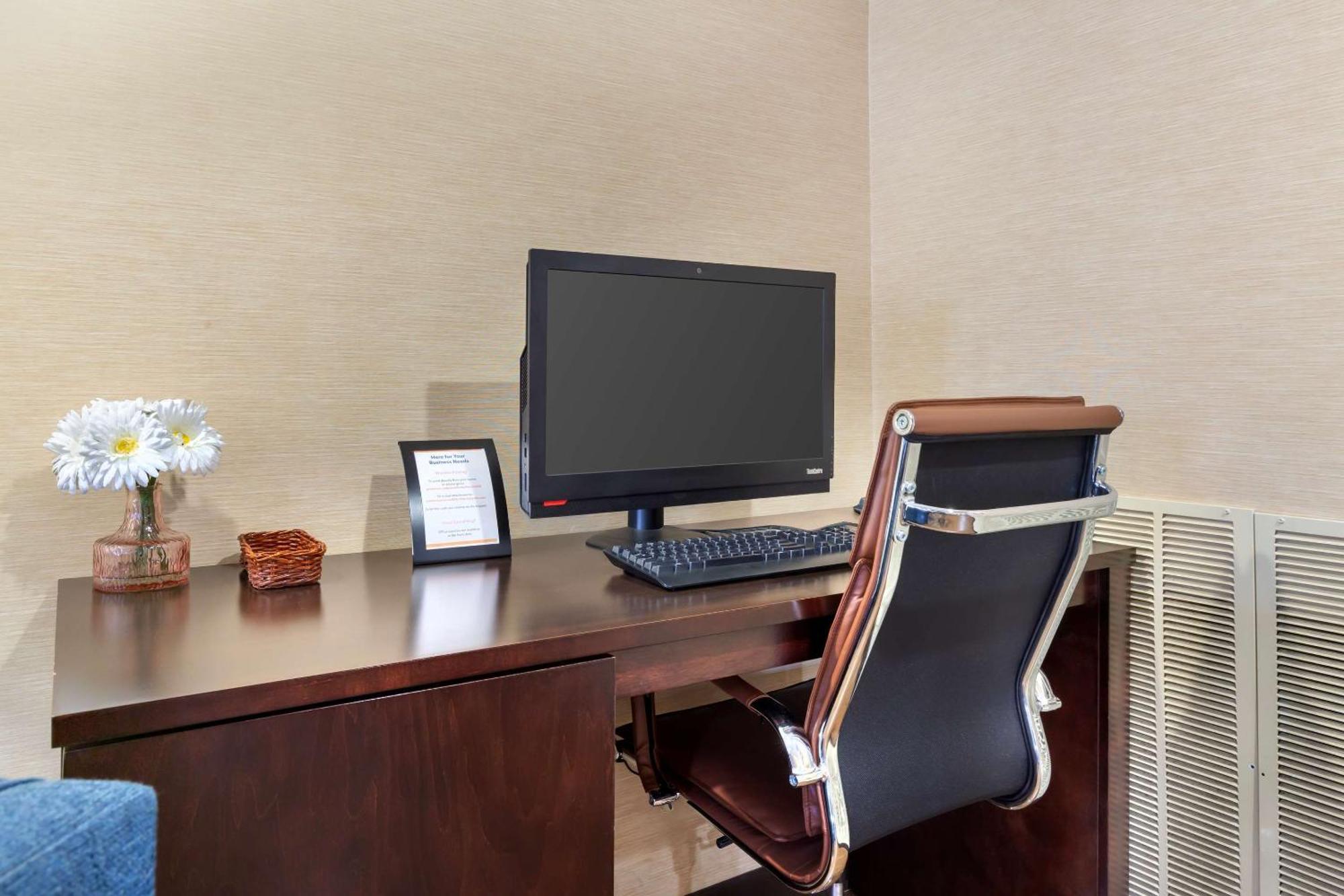 ווינסטון-סאלם Comfort Suites Hanes Mall מראה חיצוני תמונה