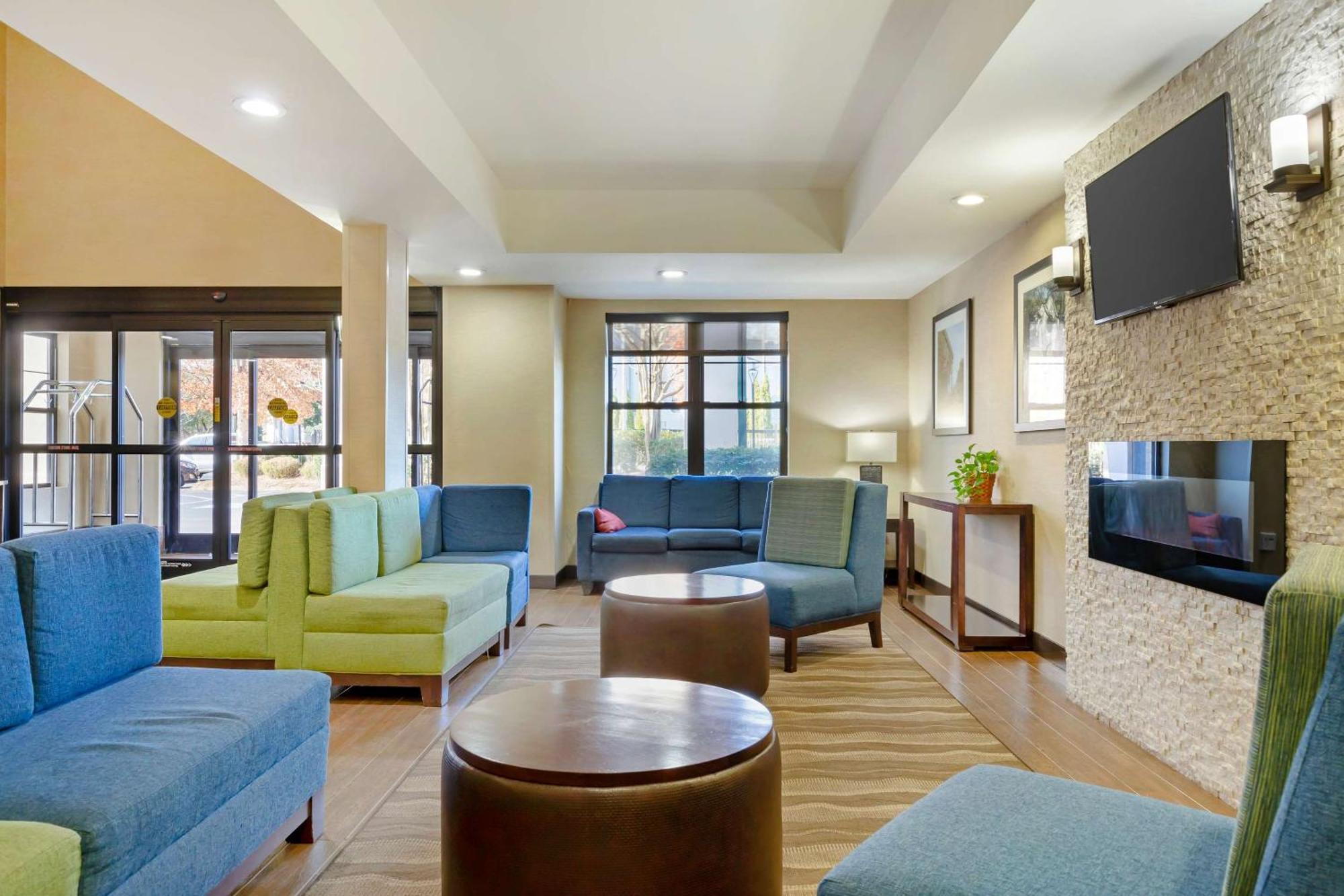 ווינסטון-סאלם Comfort Suites Hanes Mall מראה חיצוני תמונה
