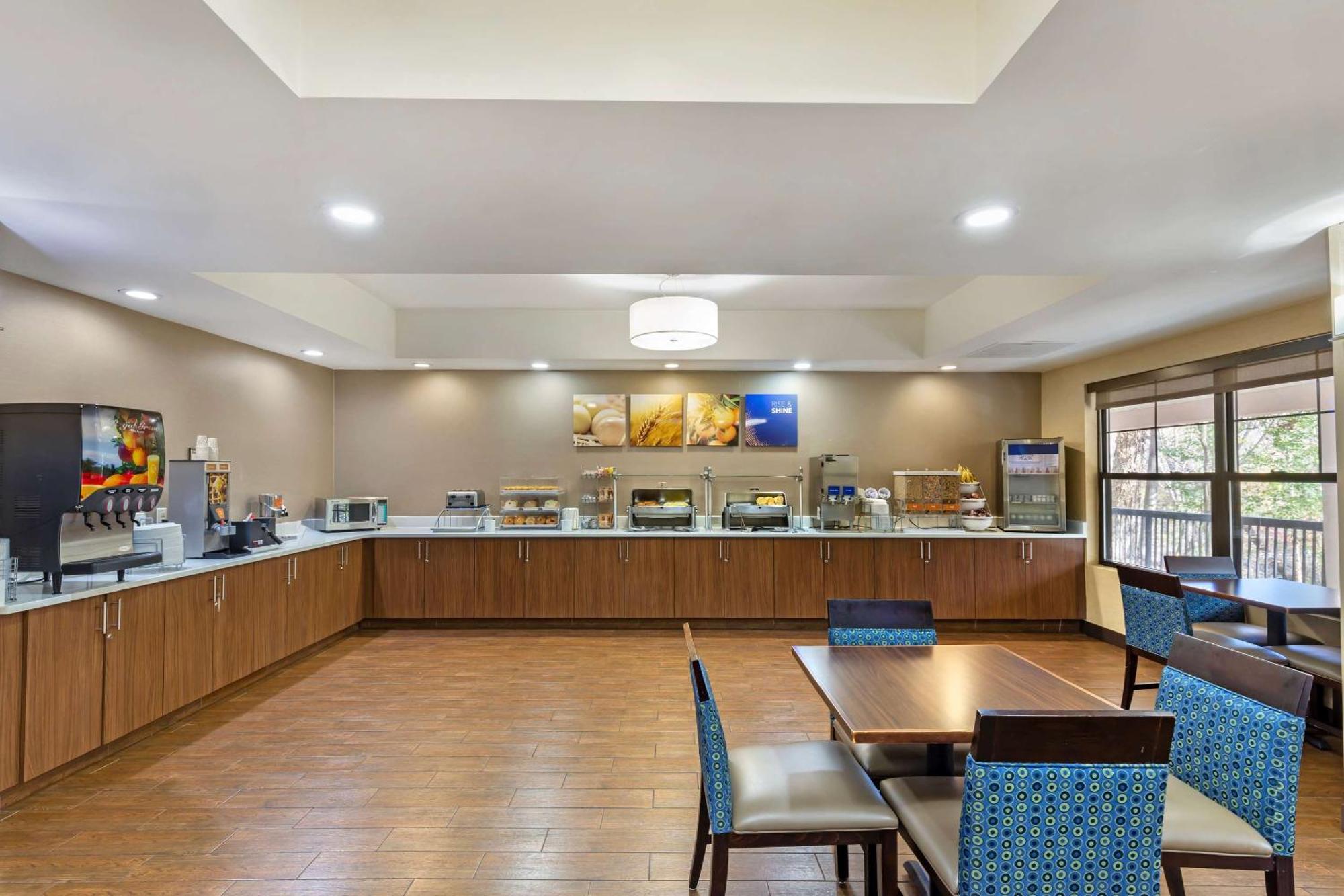 ווינסטון-סאלם Comfort Suites Hanes Mall מראה חיצוני תמונה