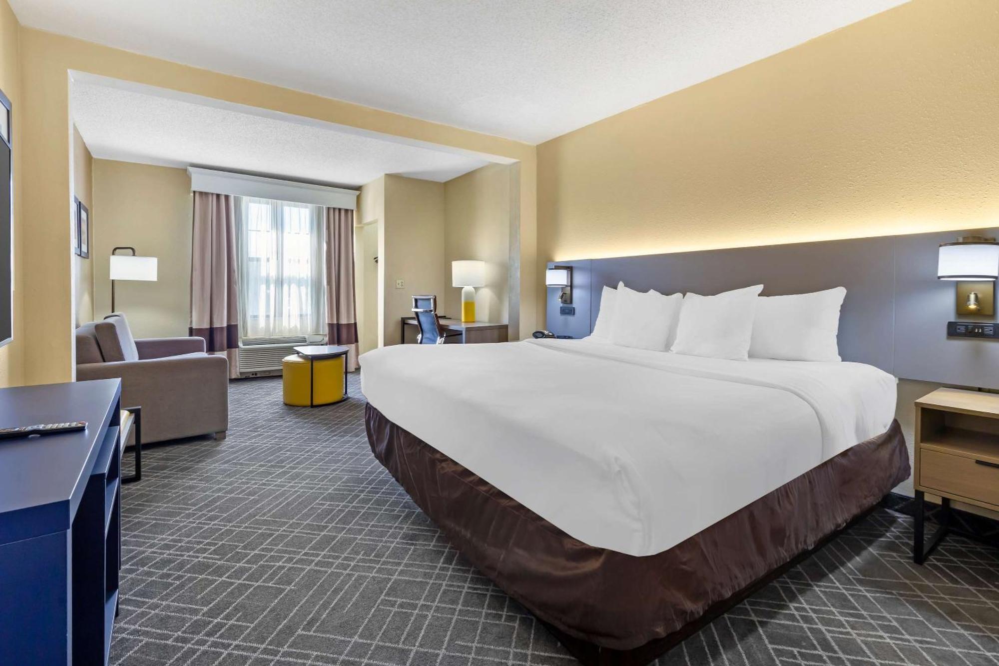 ווינסטון-סאלם Comfort Suites Hanes Mall מראה חיצוני תמונה