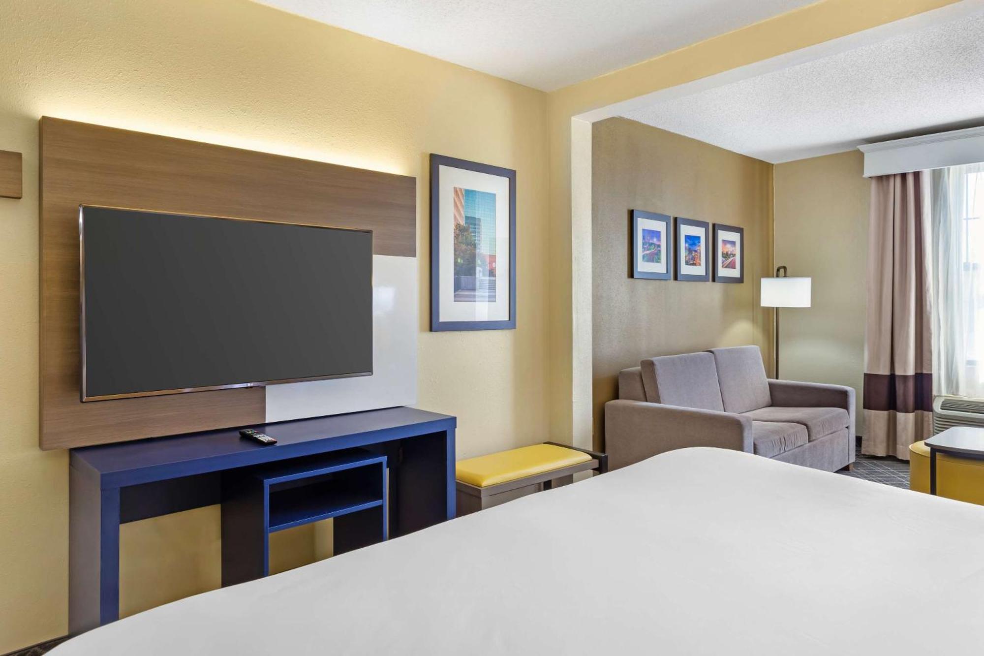 ווינסטון-סאלם Comfort Suites Hanes Mall מראה חיצוני תמונה